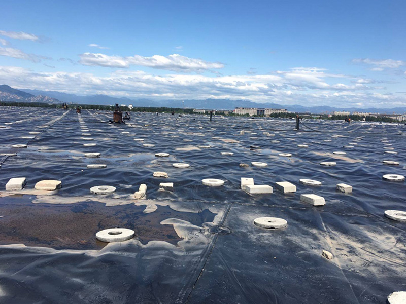 Revêtement en membrane PEHD pour décharge