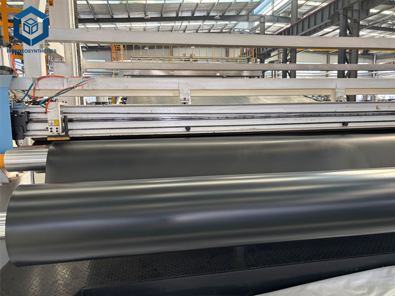 Membranes De Barrage En PVC Ligne De Production De Géomembrane HDPE De Revêtement 1 Mm