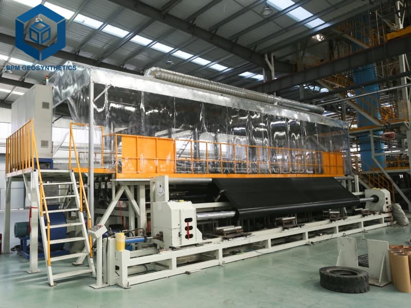 Géomembrane Texturée Antidérapante BPM pour Pentes et Étanchéité Durable