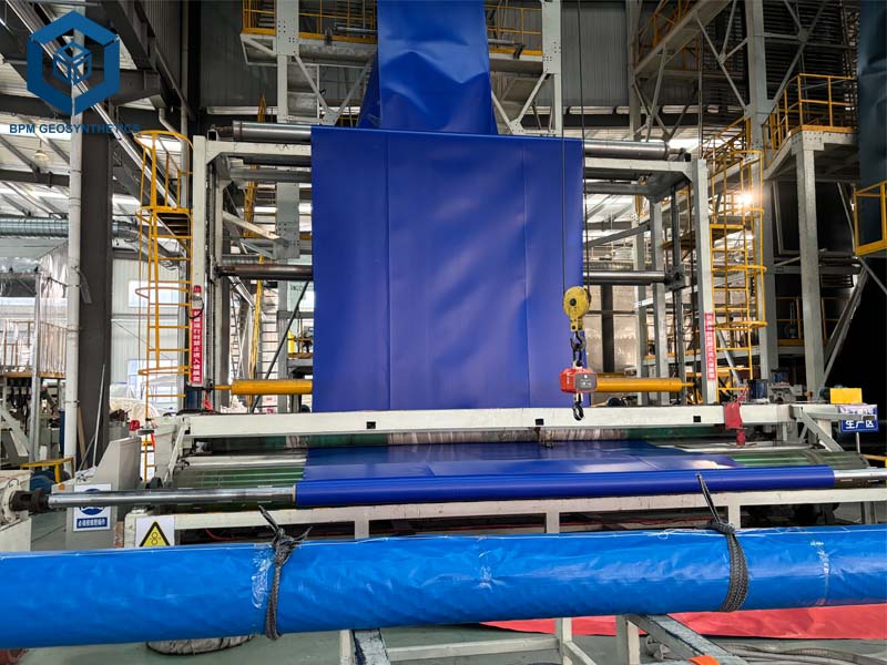Production de Géomembrane Bleue par BPM